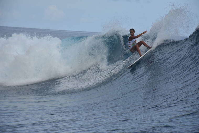 Heimiti Fierro en action sur le spot de Taapuna. Heimiti Fierro en action sur le spot de Taapuna.