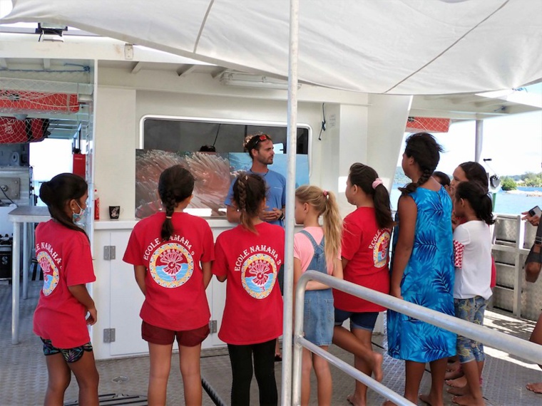 Un labo ambulant sur l'eau à Bora Bora Un labo ambulant sur l'eau à Bora Bora
