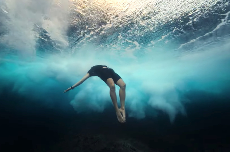 L'apnéiste Arnaud Jérald, à Teahupo'o dans la video Waves story ©Tim Mc Kenna L'apnéiste Arnaud Jérald, à Teahupo'o dans la video Waves story ©Tim Mc Kenna