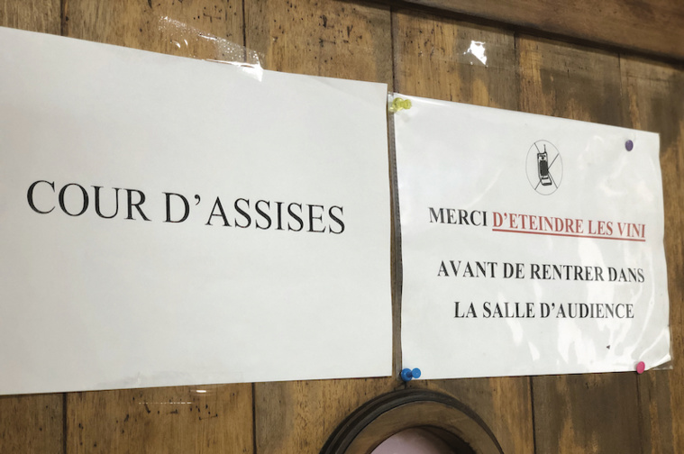Jugé pour un coup de pied mortel aux assises, l'accusé nie les faits Jugé pour un coup de pied mortel aux assises, l'accusé nie les faits