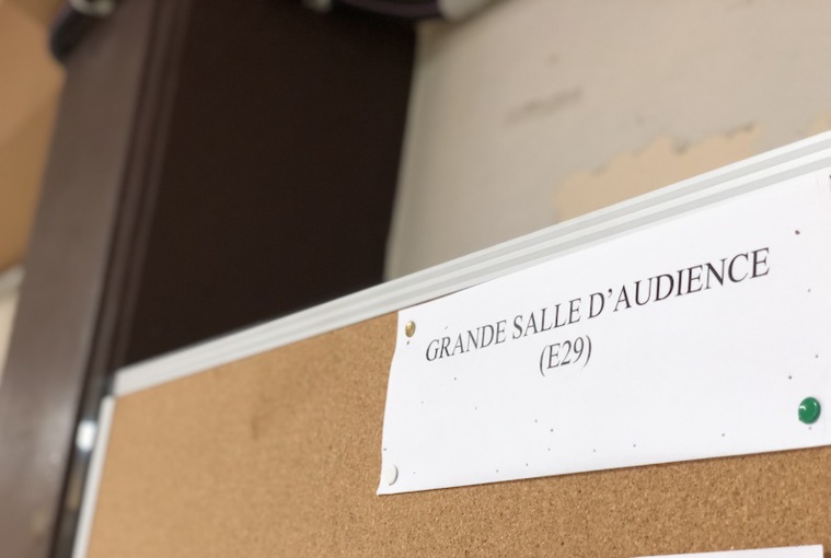 Aux assises, l'accusé face à ceux qui l'accablent Aux assises, l'accusé face à ceux qui l'accablent