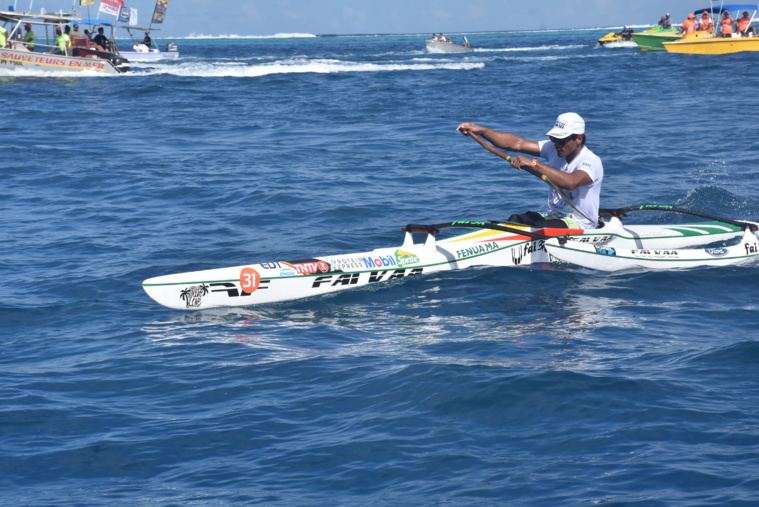 Grâce à sa victoire, ce jeudi, Tutearii Hoatua permet au Team OPT de prendre la première place du classement général de la Tahiti Nui Va'a, en attendant les deux prochaines étapes, prévues vendredi et samedi.