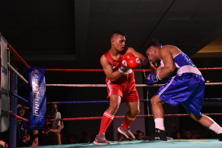 Henere Tetoofa (en rouge) a livré une belle prestation, samedi, face au Néo-zélandais Afa Mau'u. Henere Tetoofa (en rouge) a livré une belle prestation, samedi, face au Néo-zélandais Afa Mau'u.