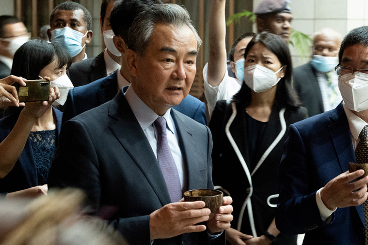 Le ministre des Affaires étrangère chinois, Wang Yi, lors de sa visite dans la capitale du Vanuatu, Port Vila, ce mercredi. (GINNY STEIN / AFP).