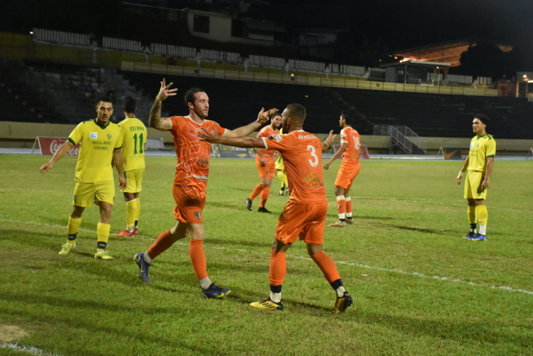Avec un triplé de Benoit Mathon dans le premier quart d'heure, Pirae a marché sur Tefana. Avec un triplé de Benoit Mathon dans le premier quart d'heure, Pirae a marché sur Tefana.
