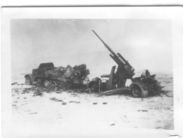 Pièce d’artillerie allemande détruite à Bir Hakeim.