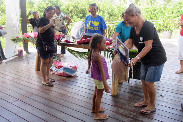 Teinauri Kianavai gagnante pour son dessin chez les 3 à 6 ans. Teinauri Kianavai gagnante pour son dessin chez les 3 à 6 ans.