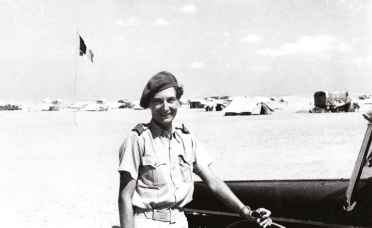 Susan Travers, engagée volontaire originaire de Pitcairn. Susan Travers, engagée volontaire originaire de Pitcairn.