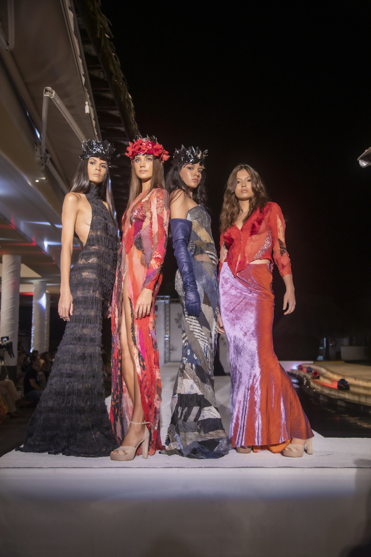 Les candidates au concours Brave Model Management habillées par Olivier Theyskens. Troisième... Les candidates au concours Brave Model Management habillées par Olivier Theyskens. Troisième...