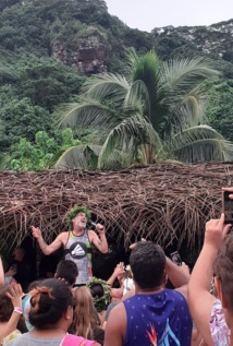 Les good vibes de Pierpoljak à Taha'a Les good vibes de Pierpoljak à Taha'a