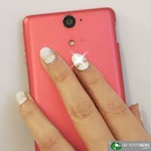 Japon: un ongle qui s'illumine par les ondes Japon: un ongle qui s'illumine par les ondes