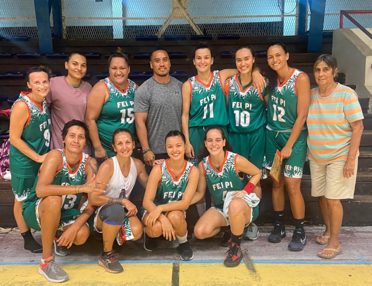 L'équipe de Fei Pi emmenée par sa capitaine, Maea Lextreyt (numéro 12).  (photo : Fédération tahitienne de basket-ball)