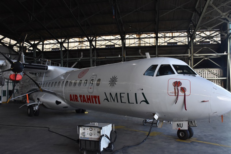 l'ATR 72-600 loué par Air Tahiti à Amelia International jusqu'au 15 novembre 2022, décoré aux motifs et aux logos de la compagnie aérienne polynésienne.