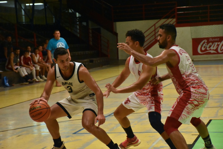 Les joueurs d'Excelsior ont resserré les rangs en défense lors de la seconde mi-temps.