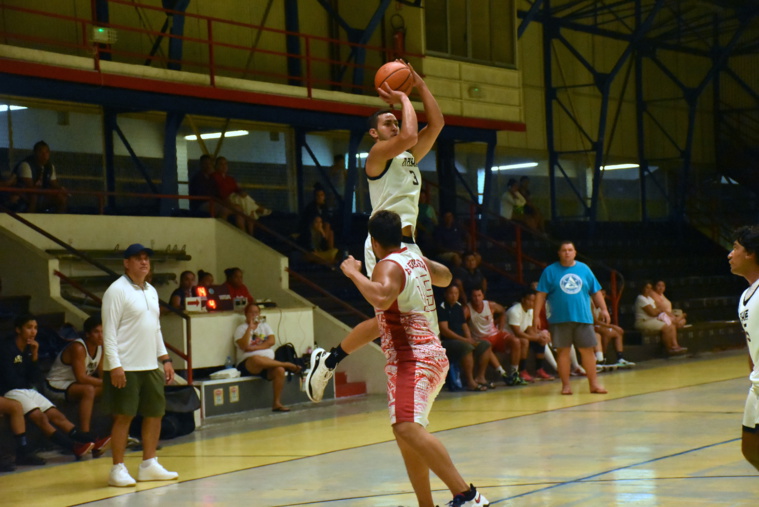 Raimoana Tinirauarii, ici au shoot, a été en réussite en début de match avant de connaître une panne d'adresse en deuxième période.