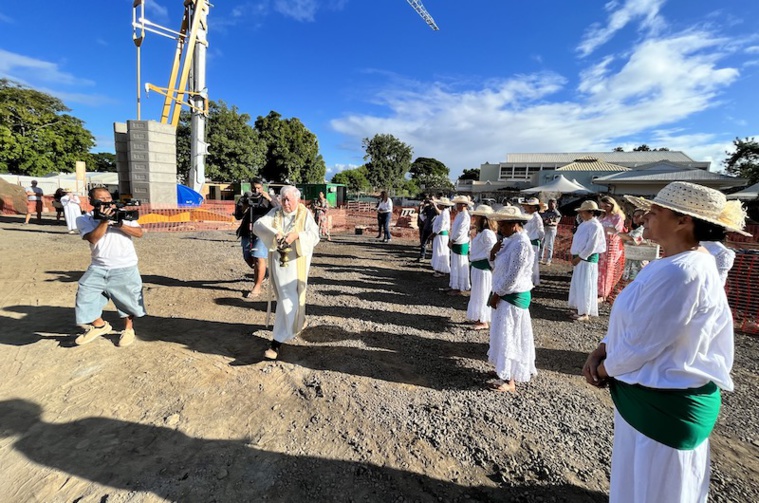 Te Vai-ete 'api : La première pierre (de Sisyphe) Te Vai-ete 'api : La première pierre (de Sisyphe)