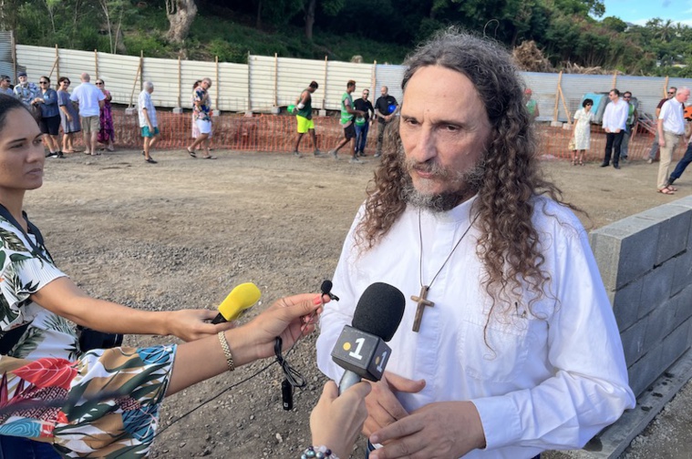 Te Vai-ete 'api : La première pierre (de Sisyphe) Te Vai-ete 'api : La première pierre (de Sisyphe)