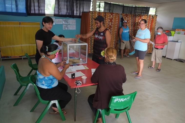 Bouteau devance Le Gayic à Pirae Bouteau devance Le Gayic à Pirae