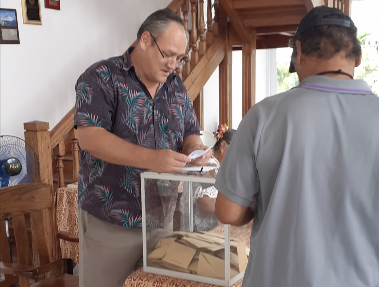 Moetai Brotherson très solide à Uturoa Moetai Brotherson très solide à Uturoa