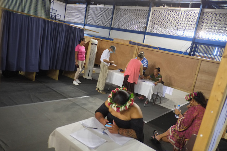 Steve Chailloux très large à Mahina Steve Chailloux très large à Mahina