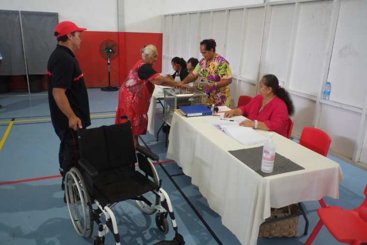 Steve Chailloux en tête à Hitia'a O Te Ra Steve Chailloux en tête à Hitia'a O Te Ra