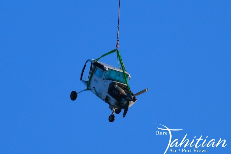 Le Cessna retiré du récif de Punaauia Le Cessna retiré du récif de Punaauia
