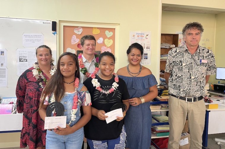 Tevahine et Nadvège, les deux lauréates du concours de poésie Henri Hiro. Tevahine et Nadvège, les deux lauréates du concours de poésie Henri Hiro.