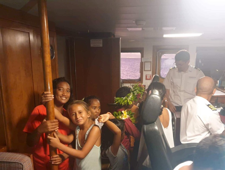 Amanu : les enfants de l'atoll invités à bord d'un yacht Amanu : les enfants de l'atoll invités à bord d'un yacht