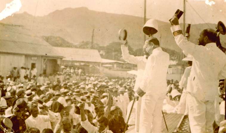 Au départ de Nouméa, le 3 décembre 1916 (Fonds Tony Bambridge). Au départ de Nouméa, le 3 décembre 1916 (Fonds Tony Bambridge).