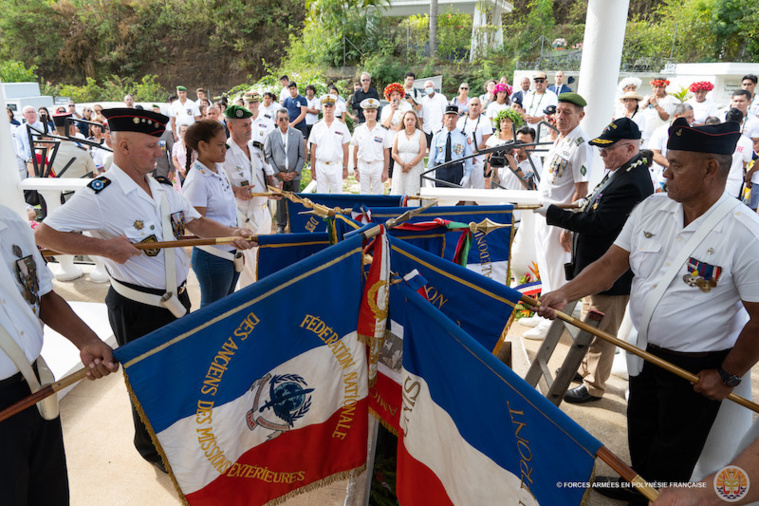 Les honneurs militaires aux deux Poilus polynésiens Les honneurs militaires aux deux Poilus polynésiens