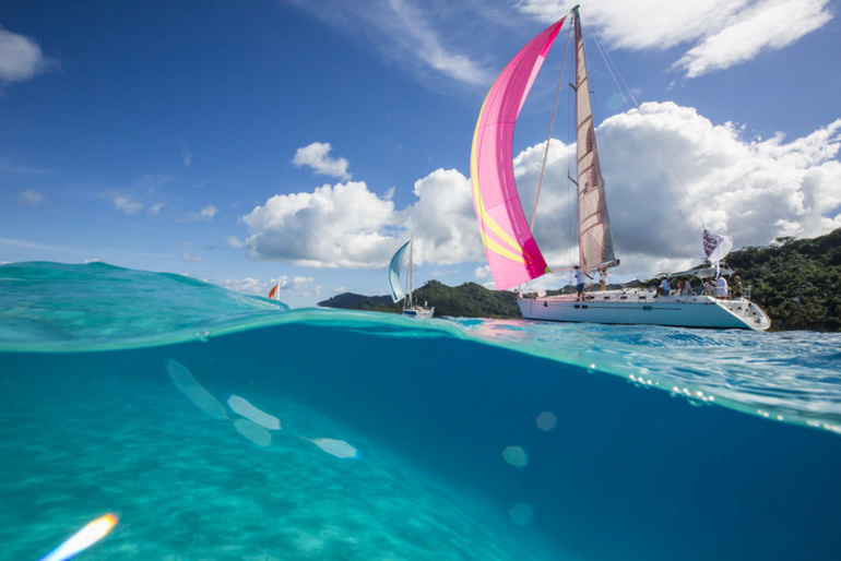Un bateau participant à une précédente Tahiti Pearl Regatta. Crédit : Tor Johnson / TPR Un bateau participant à une précédente Tahiti Pearl Regatta. Crédit : Tor Johnson / TPR