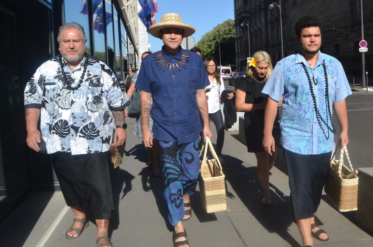 Le Tavini en marche à Paris Le Tavini en marche à Paris