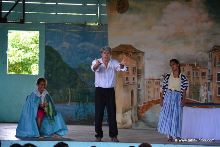 La commedia dell'arte enflamme les collégiens de Taunoa La commedia dell'arte enflamme les collégiens de Taunoa