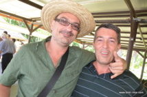 Christophe Cozette (chapeau), journaliste et Jean-Marc Monnier, secrétaire du CE de Média Polynésie Christophe Cozette (chapeau), journaliste et Jean-Marc Monnier, secrétaire du CE de Média Polynésie