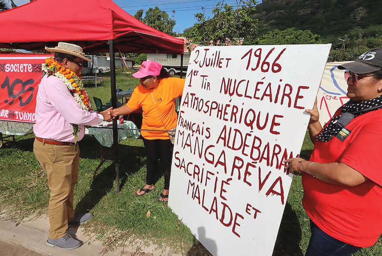 Visite État-Pays aux Gambier Visite État-Pays aux Gambier