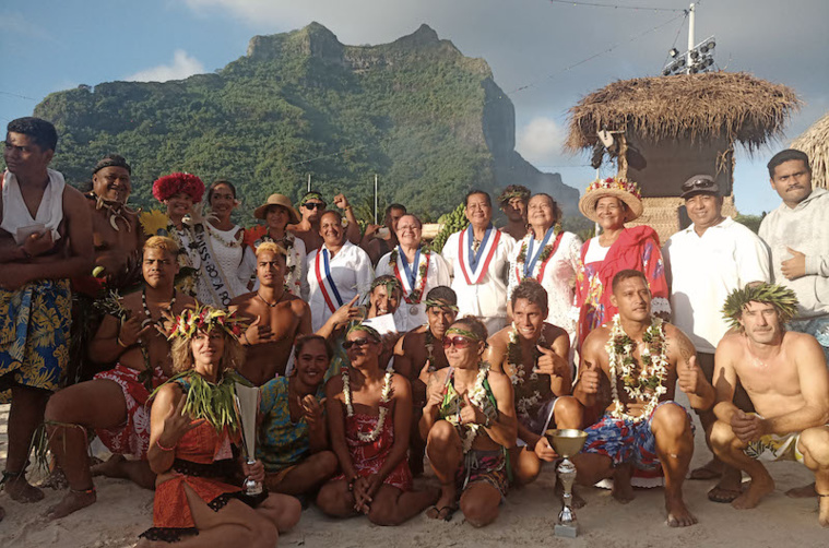 Remise des prix aux meilleurs porteurs de fruits. Remise des prix aux meilleurs porteurs de fruits.