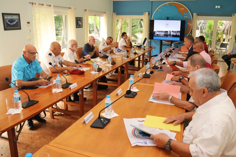 Les anciens combattants tiennent conseil Les anciens combattants tiennent conseil