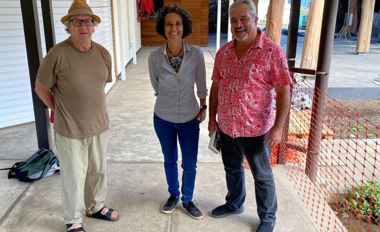 Sir Nicholas Thomas, Miriama Bono et Heremoana Maamaatuaiahutapu. Sir Nicholas Thomas, Miriama Bono et Heremoana Maamaatuaiahutapu.