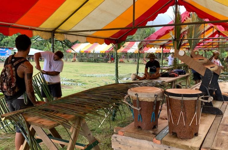 Les délégations de chaque archipel s'affairent à préparer les festivités qui débutent jeudi. Les délégations de chaque archipel s'affairent à préparer les festivités qui débutent jeudi.