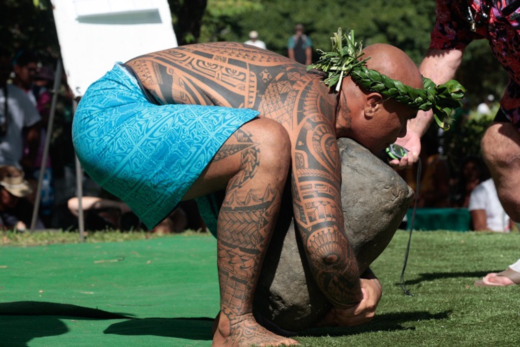 Bain de foule pour les athlètes des Tu’aro Mā’ohi Bain de foule pour les athlètes des Tu’aro Mā’ohi