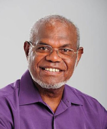 Maurice Ponga, eurodéputé sortant et candidat UMP aux Européennes est en Polynésie du 10 au 14 mai 2014.