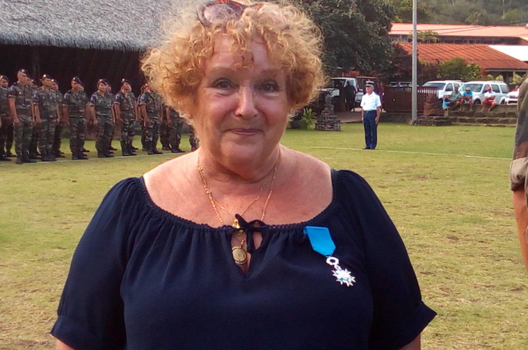 "Mamie Claudine" a reçu la médaille de chevalier de l'ordre national du mérite. "Mamie Claudine" a reçu la médaille de chevalier de l'ordre national du mérite.