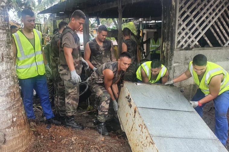 Le RSMA au secours des sinistrés à Teva i Uta Le RSMA au secours des sinistrés à Teva i Uta