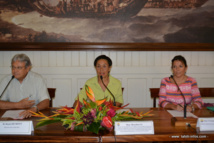 Daniel Dumont, directeur de Fare Tama Hau ; Manolita Ly, ministre de la famille et de la solidarité et Véronique Saint-Blancat, médecin référent du Fare Tama Hau en conférence de presse ce mardi 13 mai.