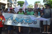 Dans le cortège des enseignants grévistes ce jeudi matin à Papeete. Dans le cortège des enseignants grévistes ce jeudi matin à Papeete.