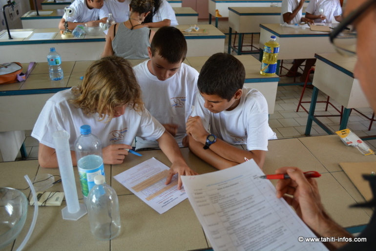 L'équipe gagnante en pleine expérience L'équipe gagnante en pleine expérience