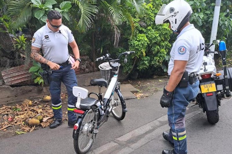 En deux jours, 14 PV pour non-port du casque sur des vélos électriques En deux jours, 14 PV pour non-port du casque sur des vélos électriques