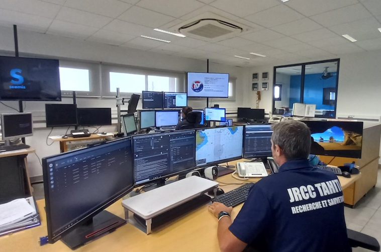 Deux pêcheurs, un père et son fils, secourus de nuit à Huahine Deux pêcheurs, un père et son fils, secourus de nuit à Huahine