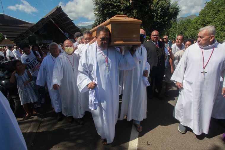 Dernier au revoir à Monseigneur Hubert Dernier au revoir à Monseigneur Hubert