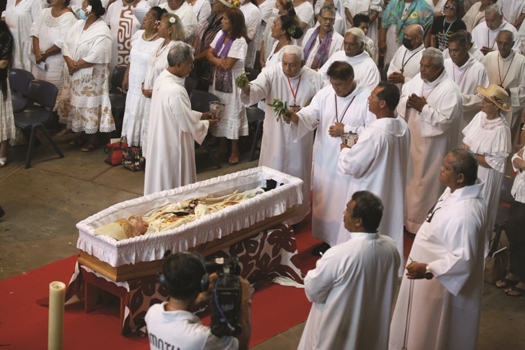 Dernier au revoir à Monseigneur Hubert Dernier au revoir à Monseigneur Hubert